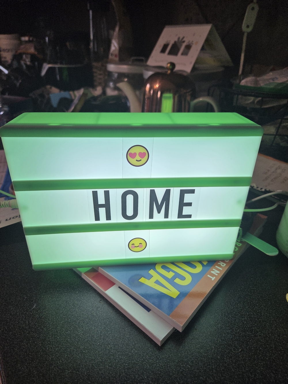 Lightbox Sign "HOME" in Green
